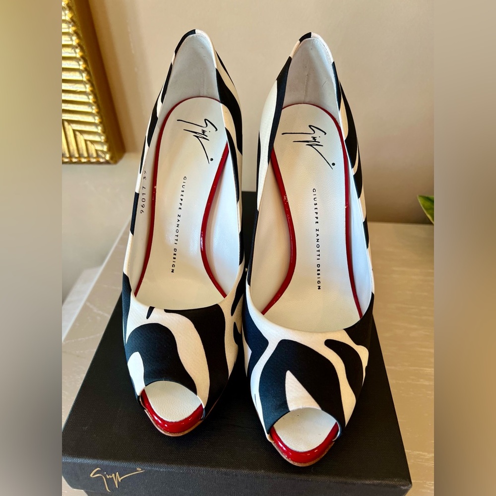 🌸🐝Giuseppe Zanotti Zebra 5 inch heels